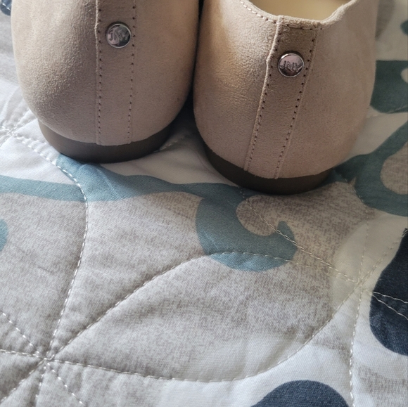 Women's tan flats - Picture 3 of 4